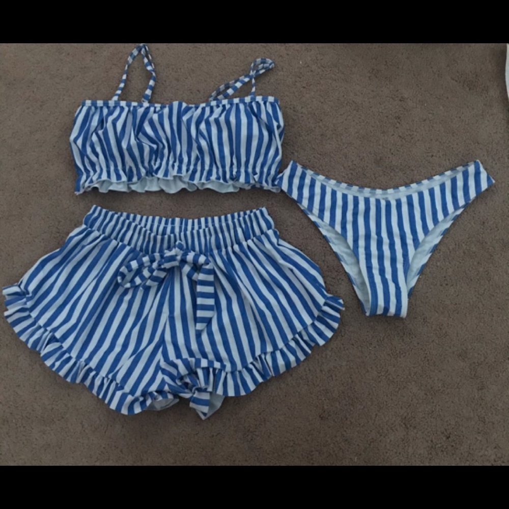 NWOT Cute bathing suit set size M